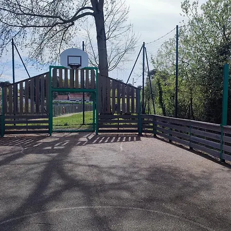 Campsite Mobil Confort Dans Parc Residentiel De Loisirs *
