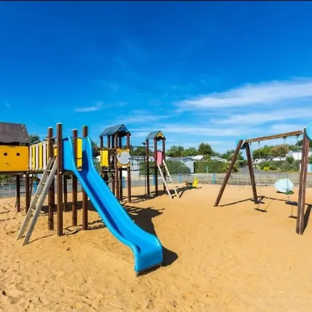 Mobil Confort Dans Parc Résidentiel De Loisirs Campeggio Saint-Hilaire-de-Riez