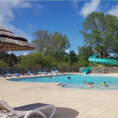Campsite Mobil Confort Dans Parc Residentiel De Loisirs Saint-Hilaire-de-Riez